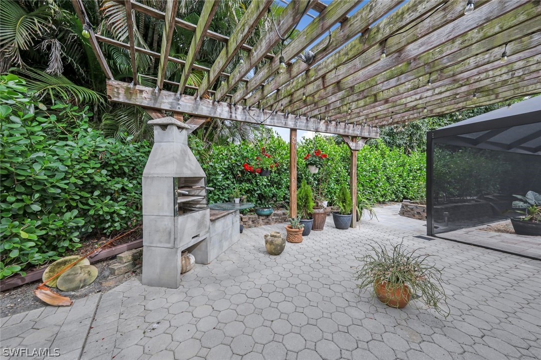 730 Bay Tree Ct Property Photo 3