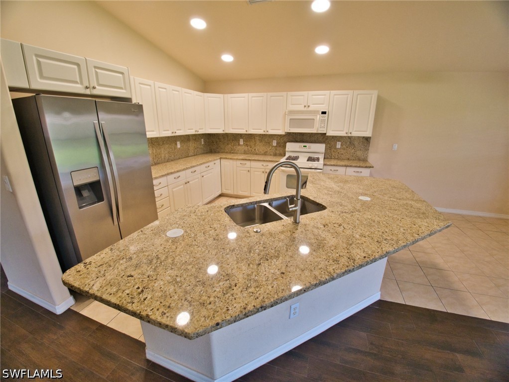 9071 Astonia Way Property Photo 5