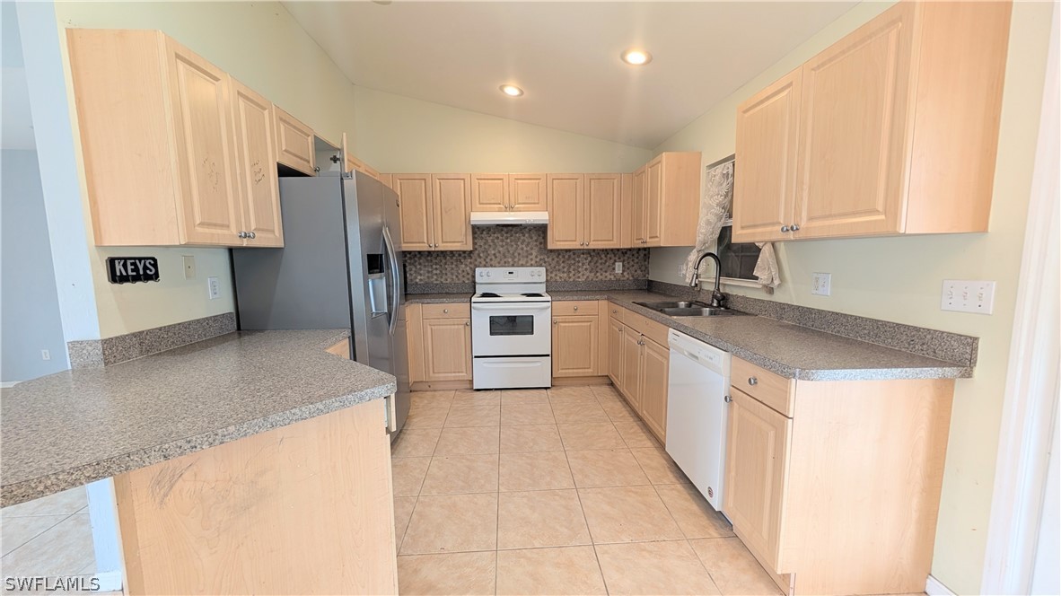 3017 S Balsam Cir Property Photo 4