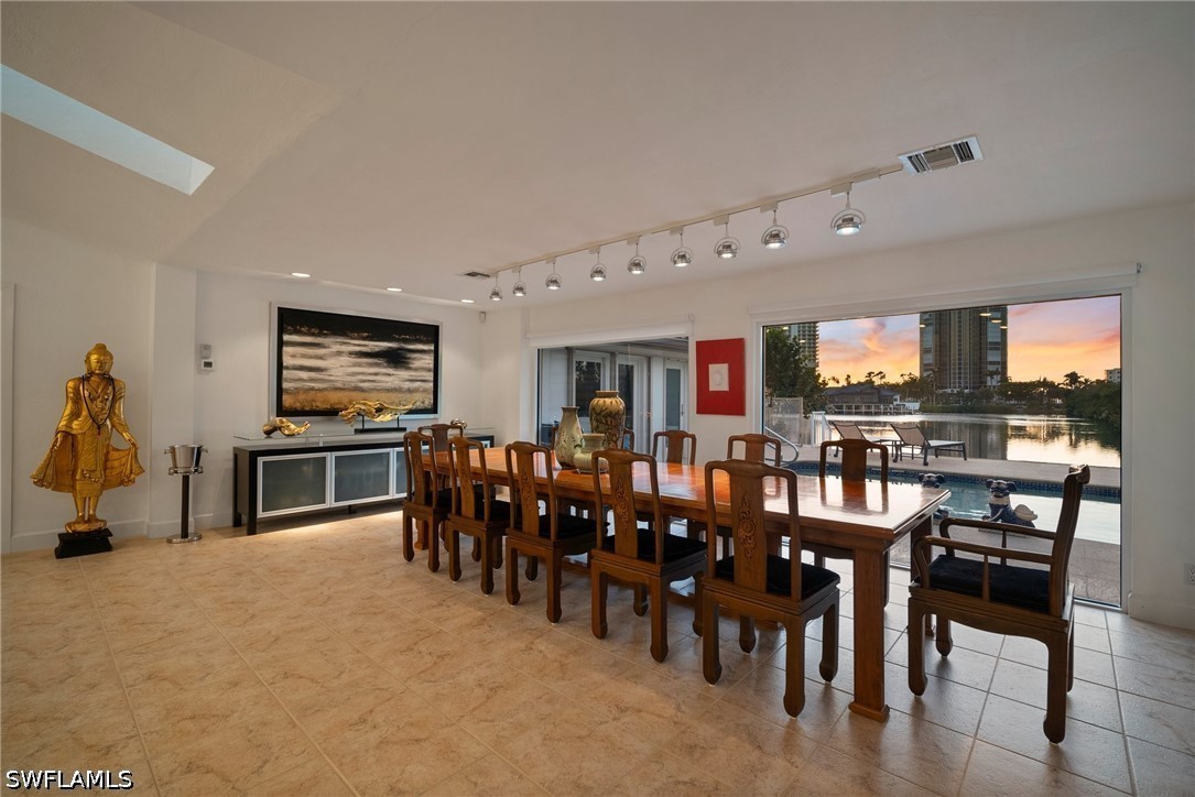 319 Pirates Bight Property Photo 5
