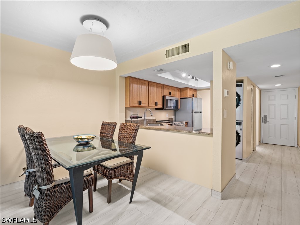 600 Neapolitan Way 127 Property Photo 6
