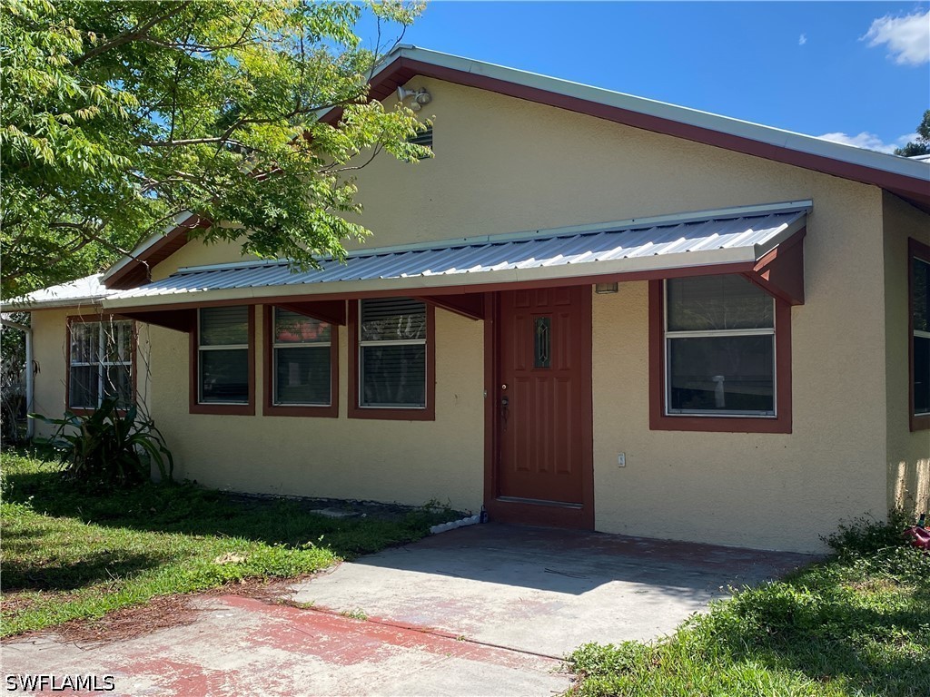 4014 N Edgewater CIR Property Photo 1
