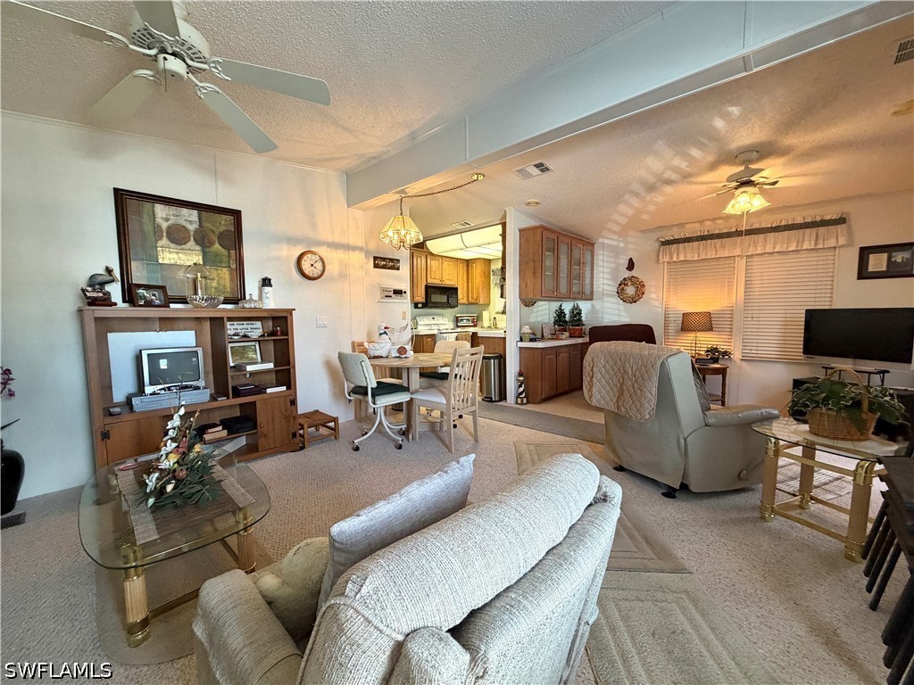 4621 Liberty Ln E Property Photo 8