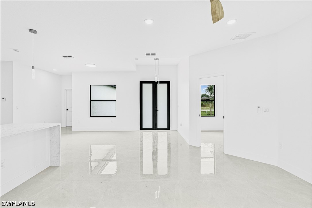 343 Pullman St Property Photo 5