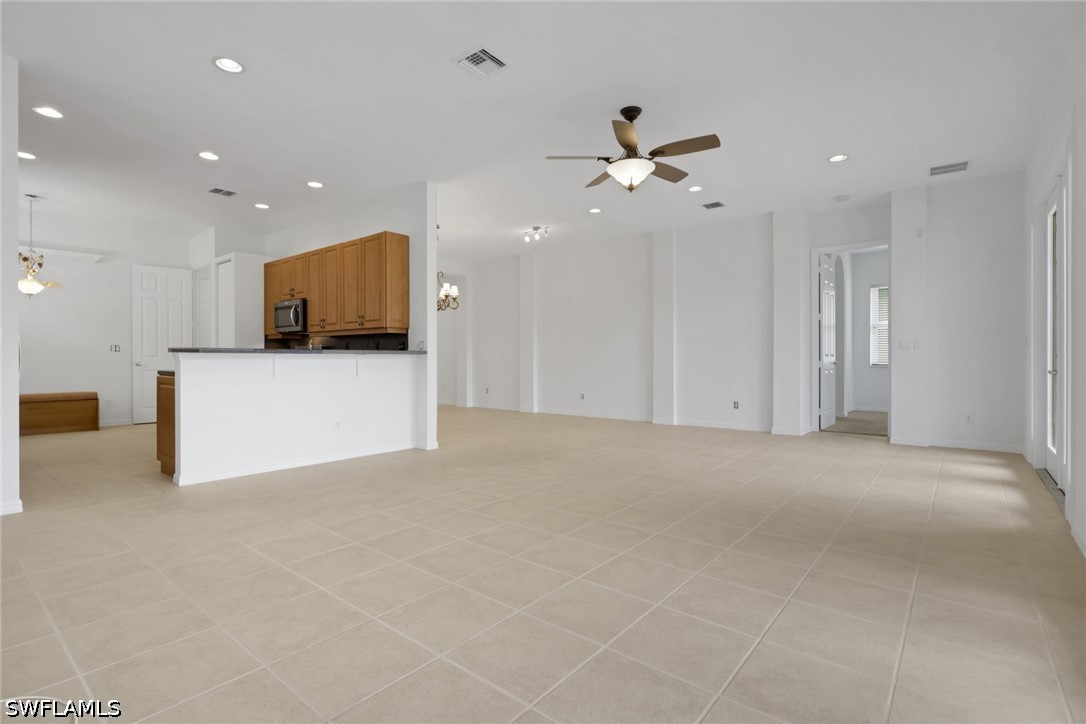 9404 Springview Loop Property Photo 7