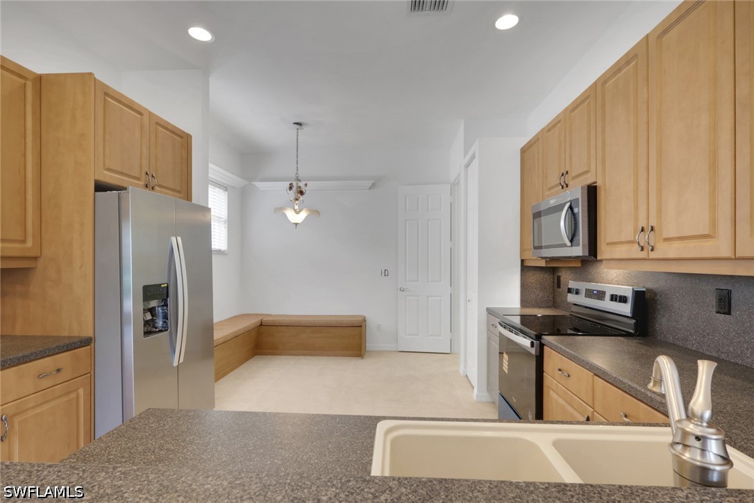 9404 Springview Loop Property Photo 8