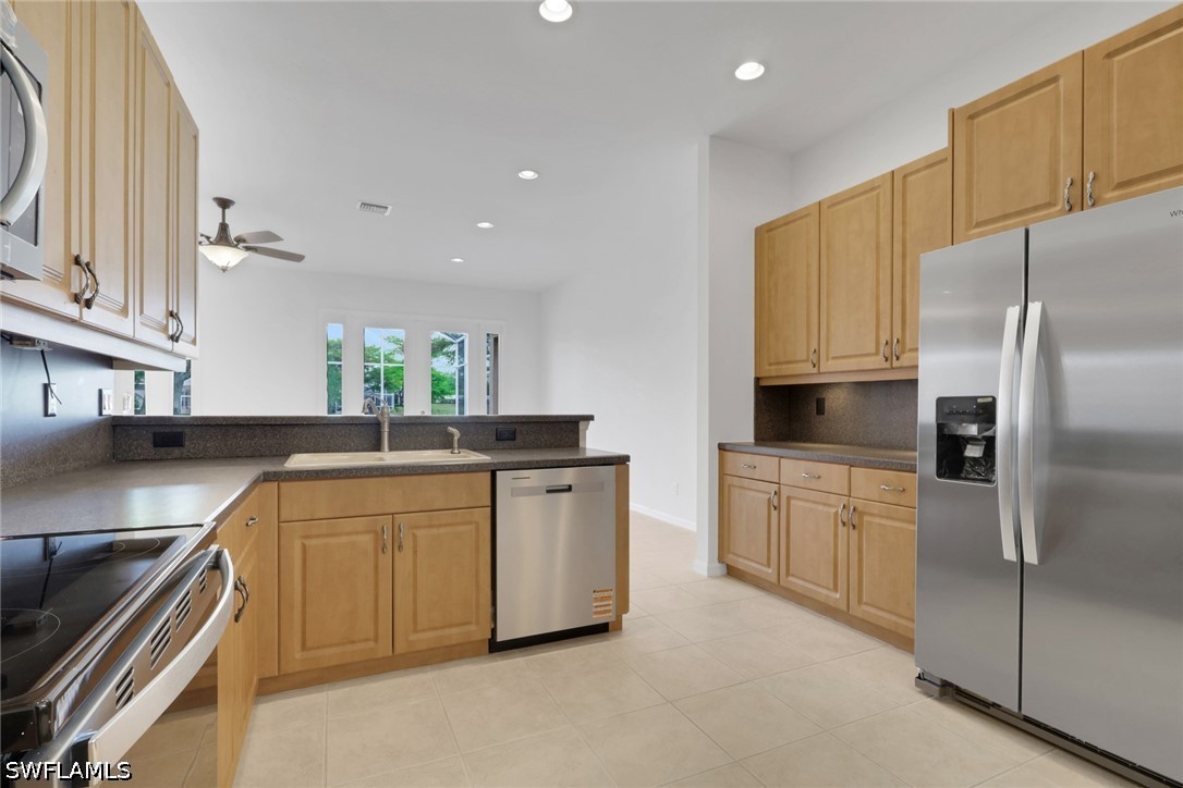 9404 Springview Loop Property Photo 10
