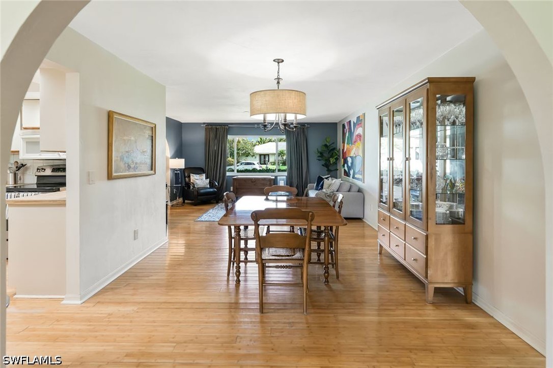 10361 Windsor Way Property Photo 5