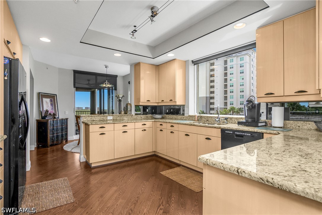 425 Cove Tower Dr 504 Property Photo 15