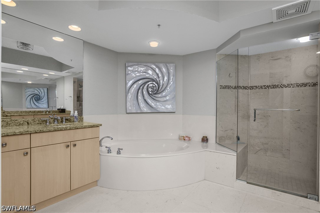 425 Cove Tower Dr 504 Property Photo 20