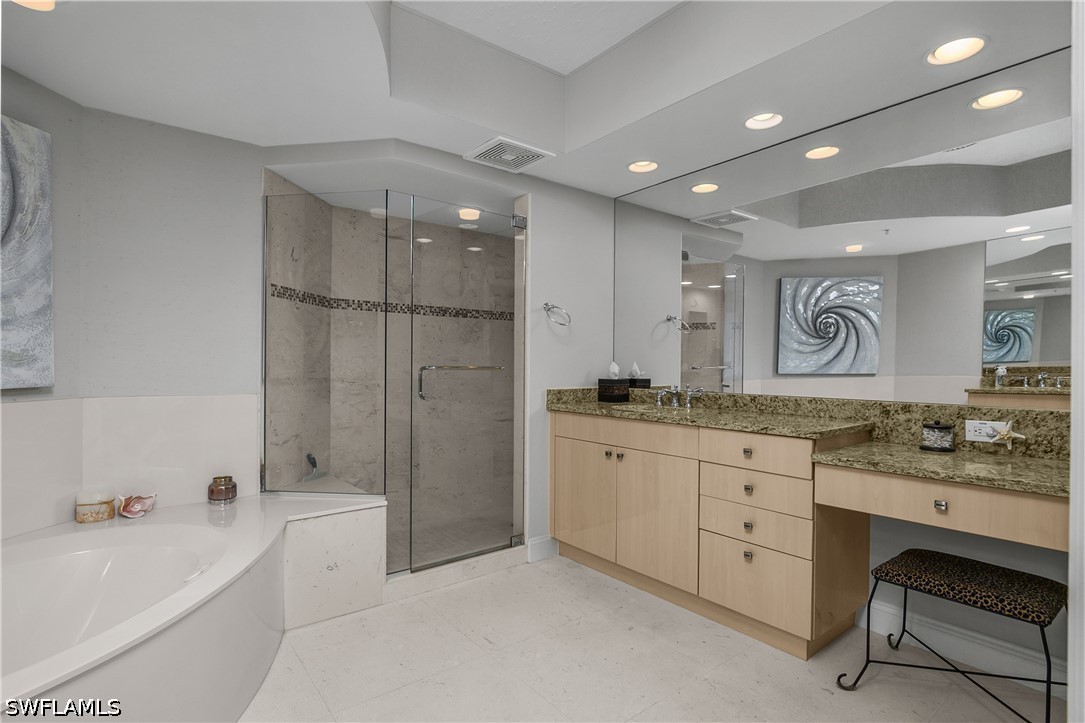 425 Cove Tower Dr 504 Property Photo 21