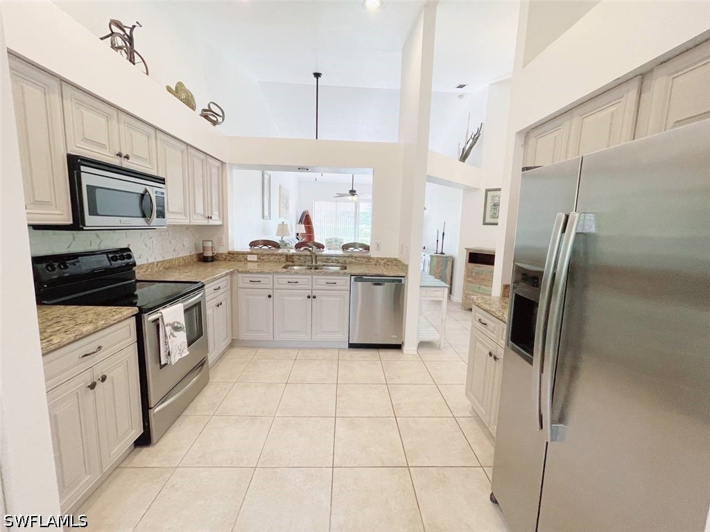 2037 W Crown Pointe Blvd Property Photo 15