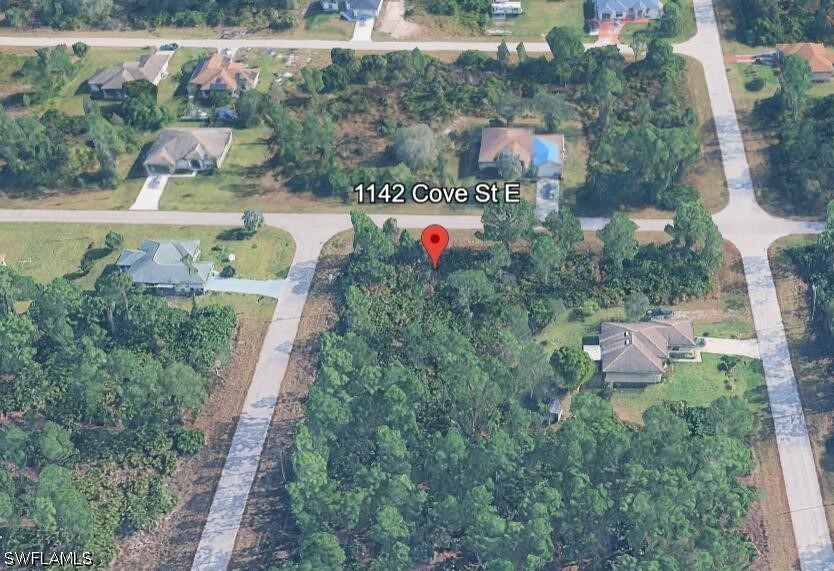 1142 Cove St E Property Photo 3