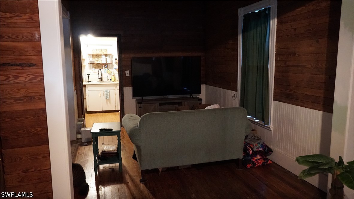 1809 Hough St Property Photo 9
