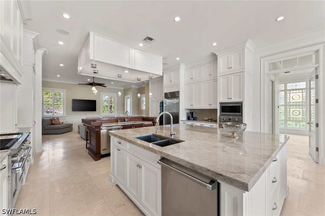 2325 Lantern Ln Property Photo 17