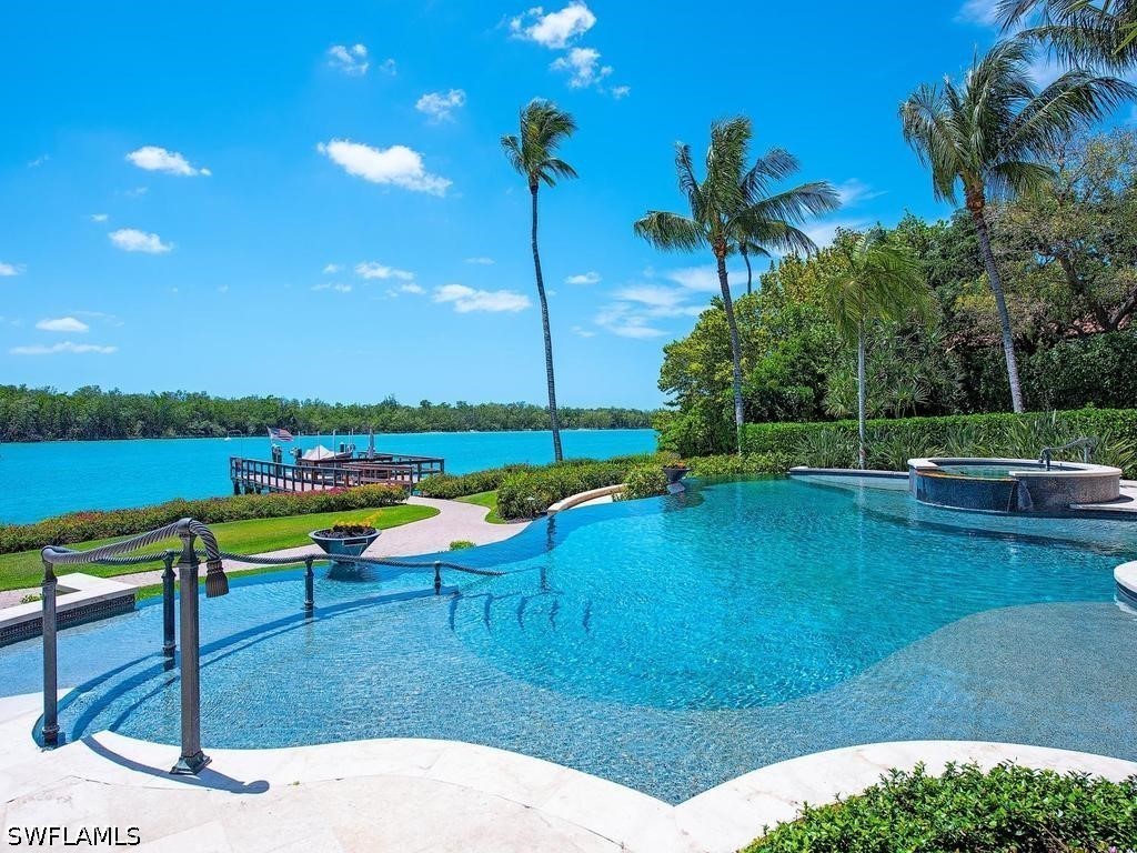 840 Admiralty Parade E Property Photo 10