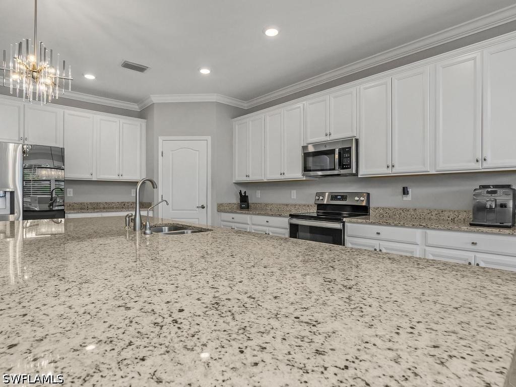 17575 Kinzie Ln Property Photo 11