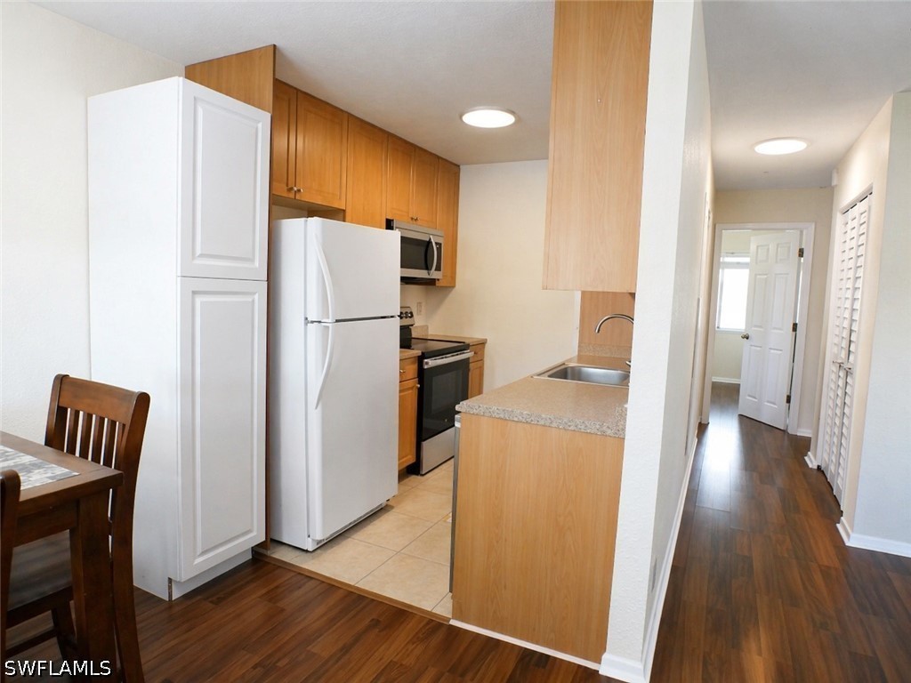 4615 Bayshore Dr E8 Property Photo 5