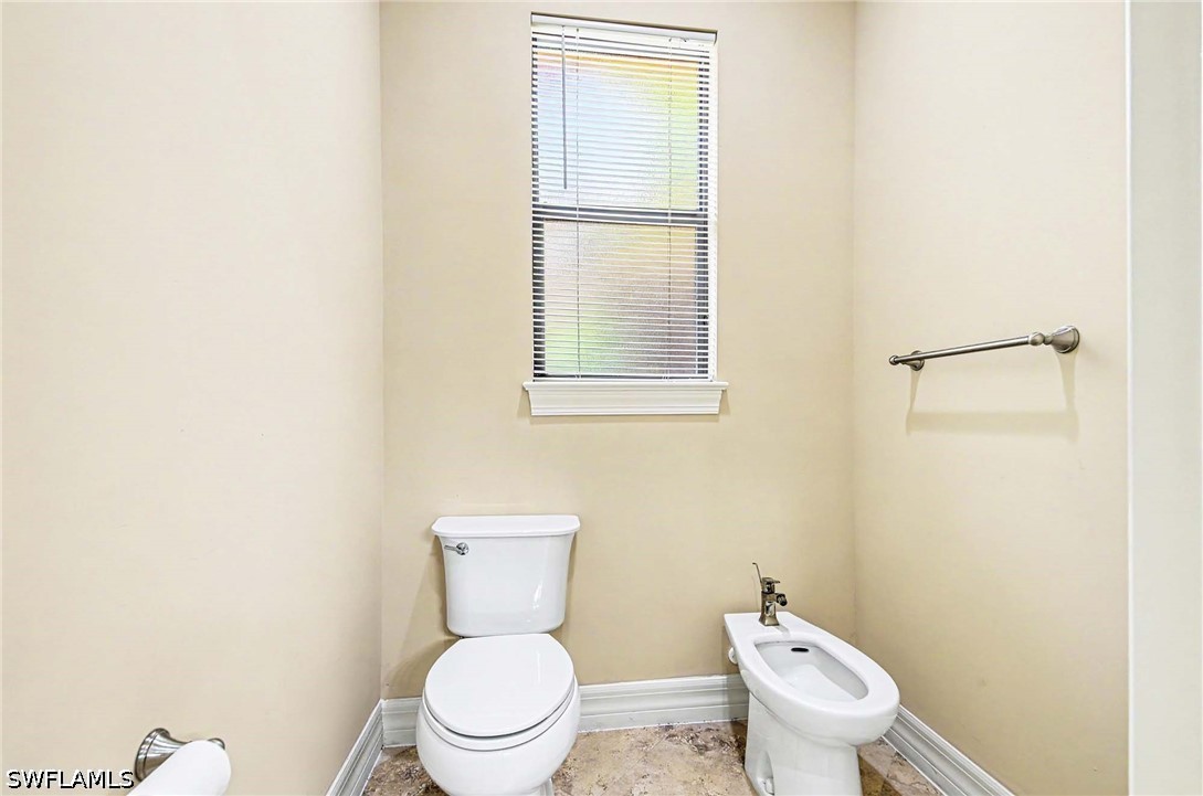 672 Fairway Ter Property Photo 14