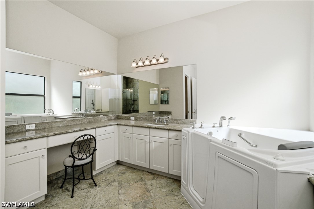 3098 Hudson Ter Property Photo 12