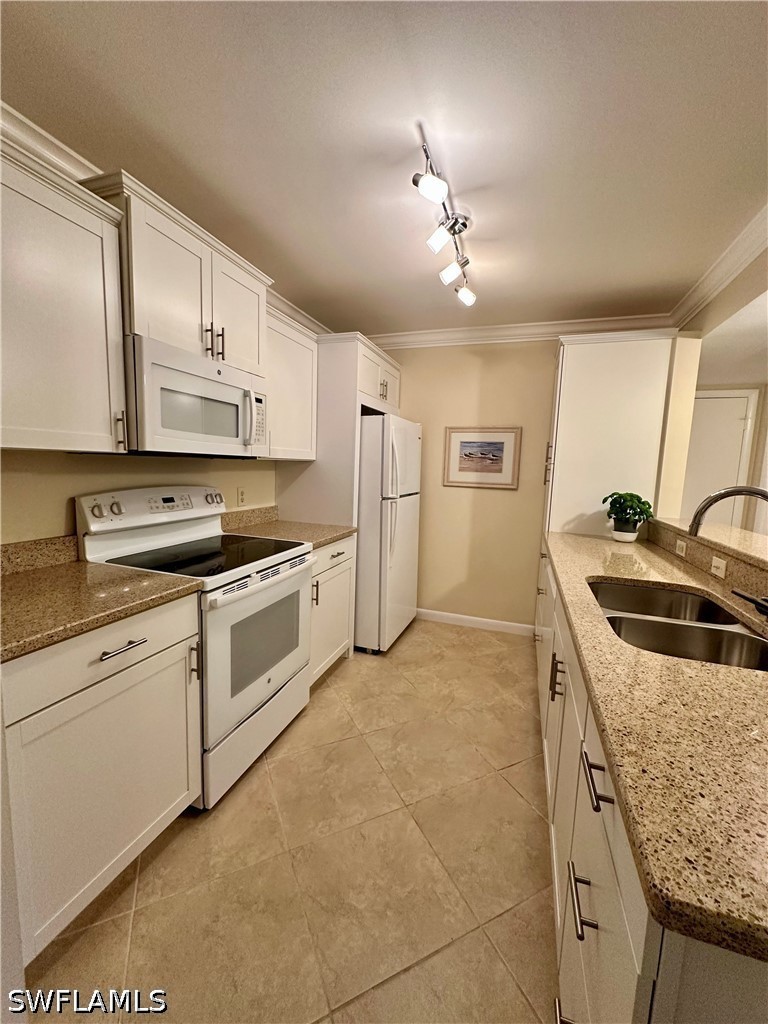 555 Park Shore Dr B205 Property Photo 12