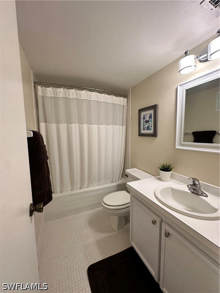 555 Park Shore Dr B205 Property Photo 27