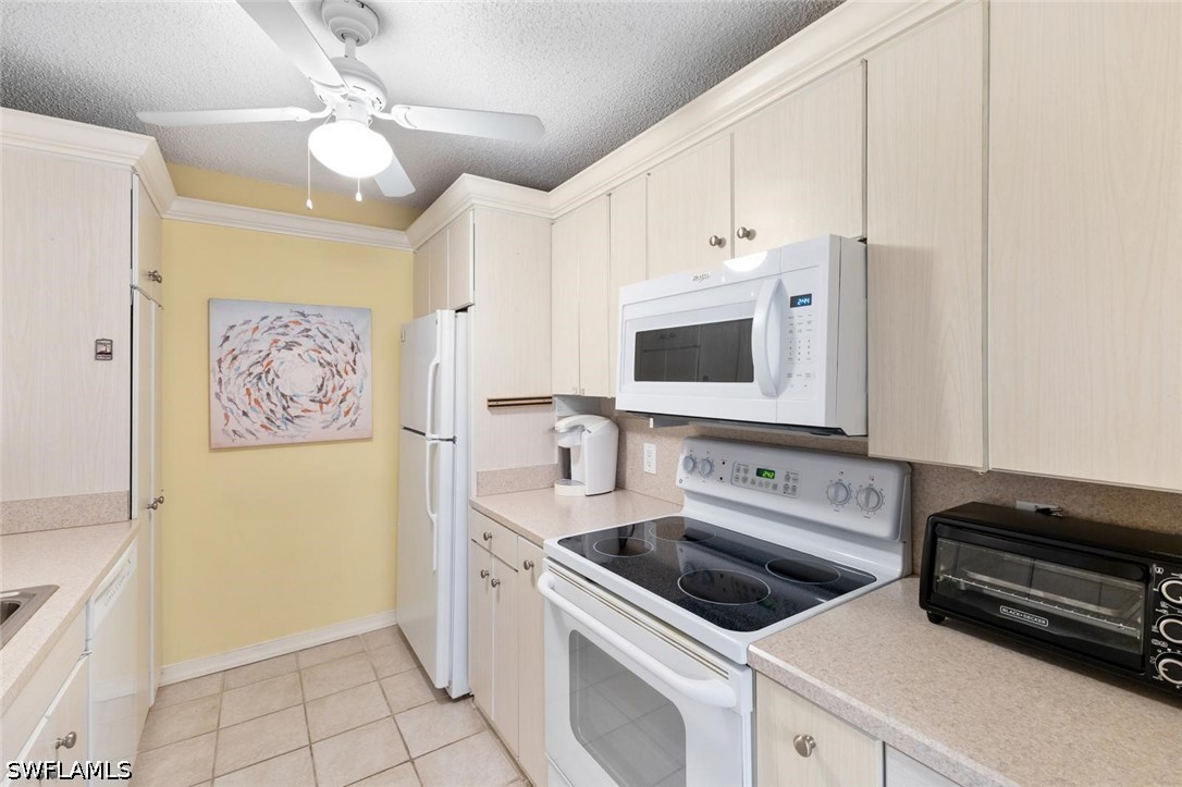 555 Park Shore Dr B302 Property Photo 2