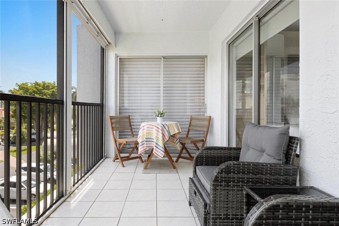 555 Park Shore Dr B302 Property Photo 11