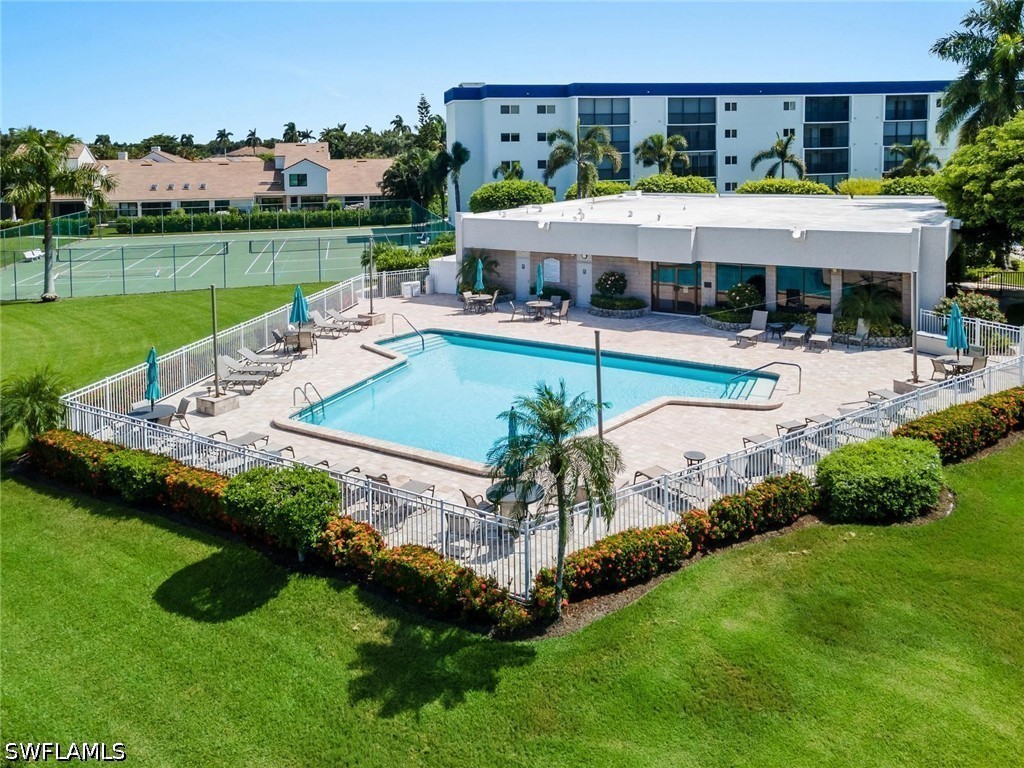 555 Park Shore Dr B302 Property Photo 14