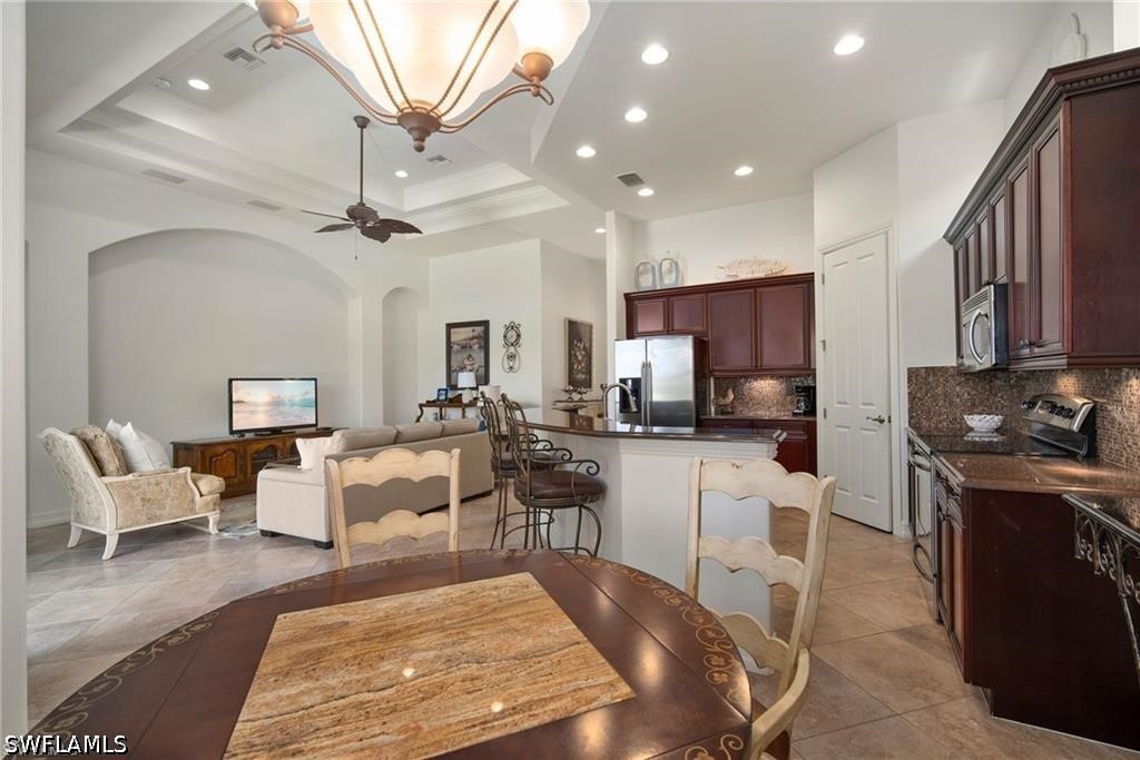 6476 Caldecott Dr Property Photo 10