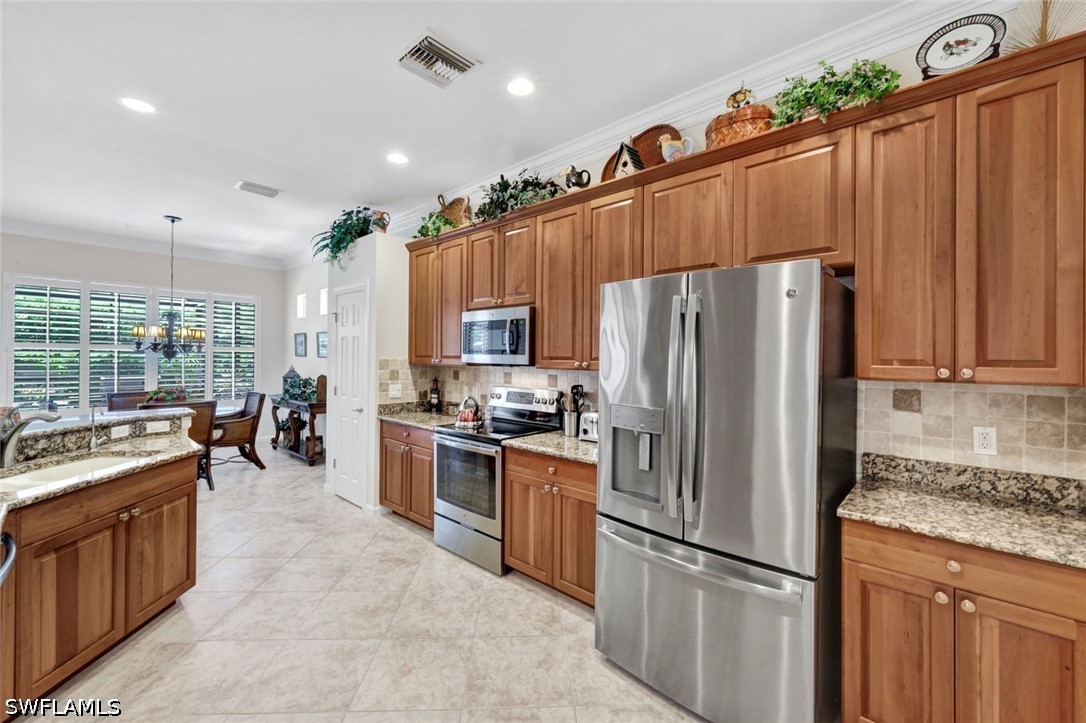 16208 Parque Ln Property Photo 8