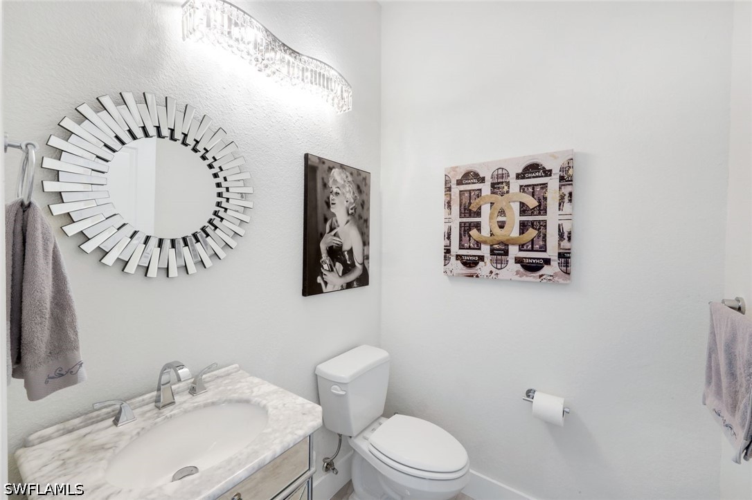 22660 Fairlawn Ct Property Photo 21