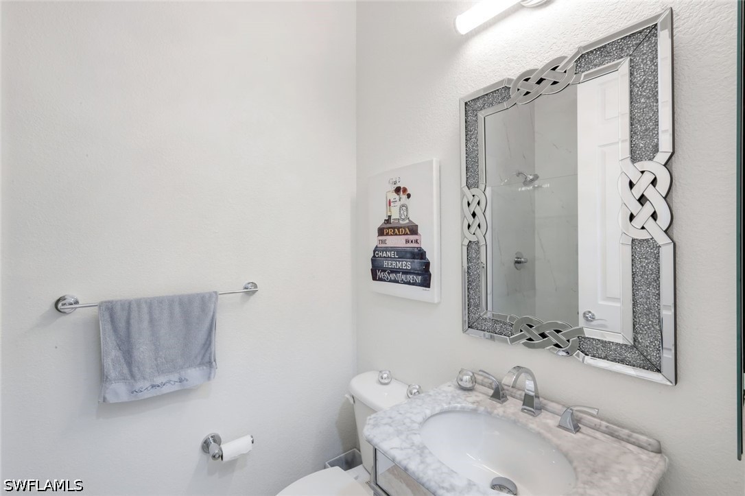 22660 Fairlawn Ct Property Photo 23