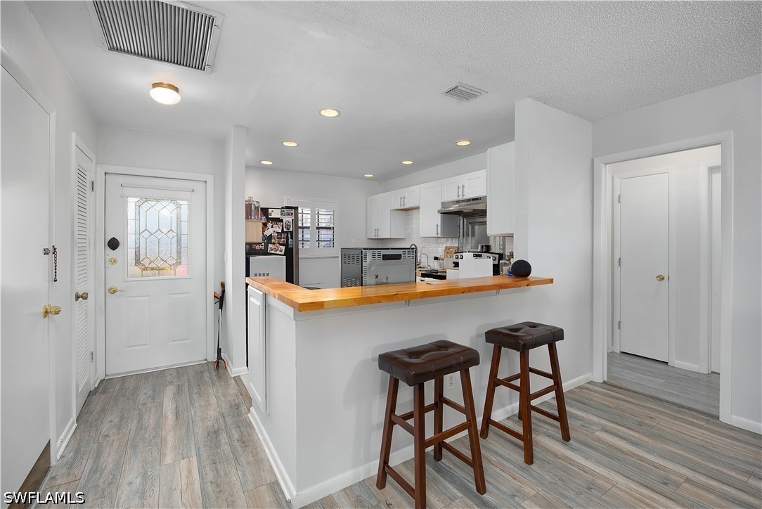 1513 Edgewater Cir Property Photo 3
