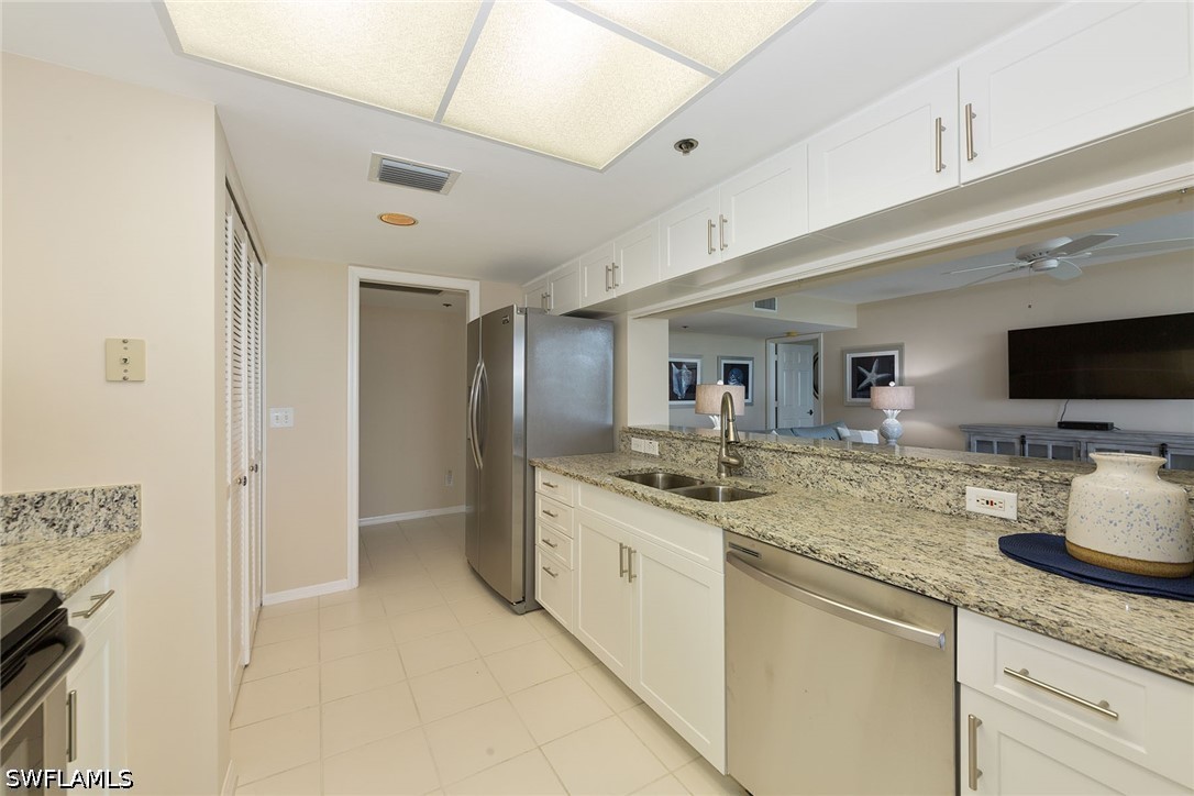 5550 Heron Point Dr 802 Property Photo 3