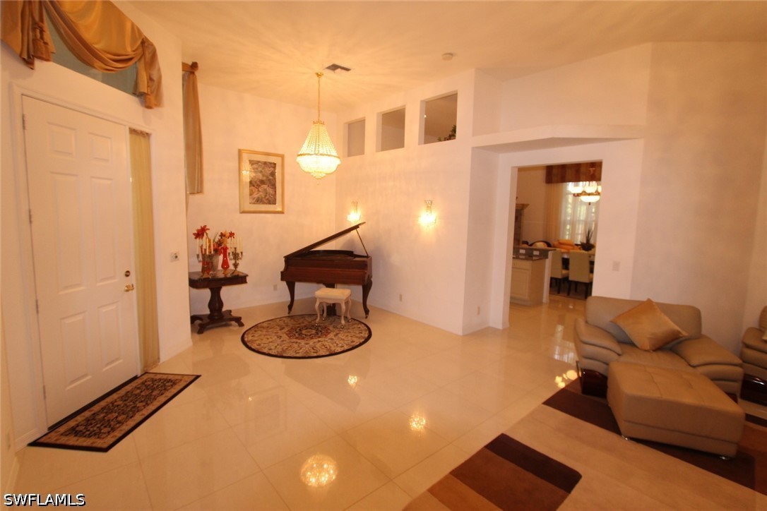 8526 Pepper Tree Way Property Photo 5
