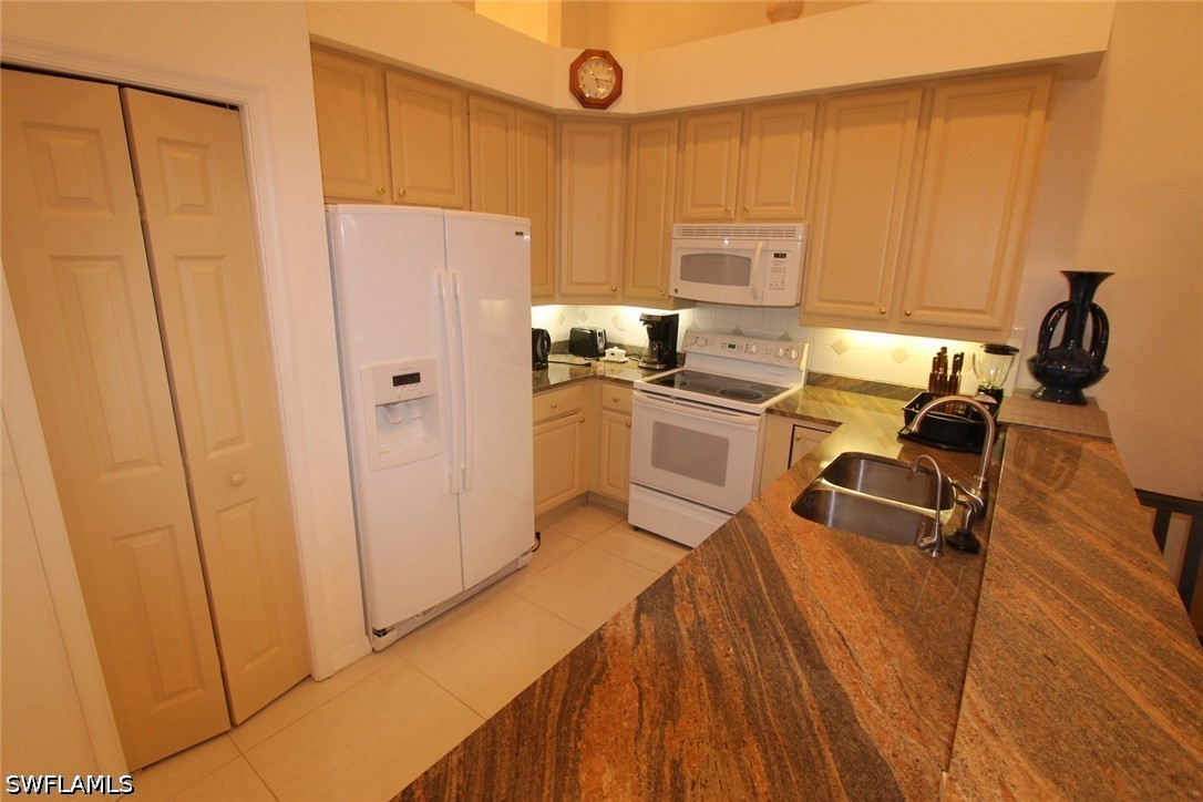 8526 Pepper Tree Way Property Photo 6