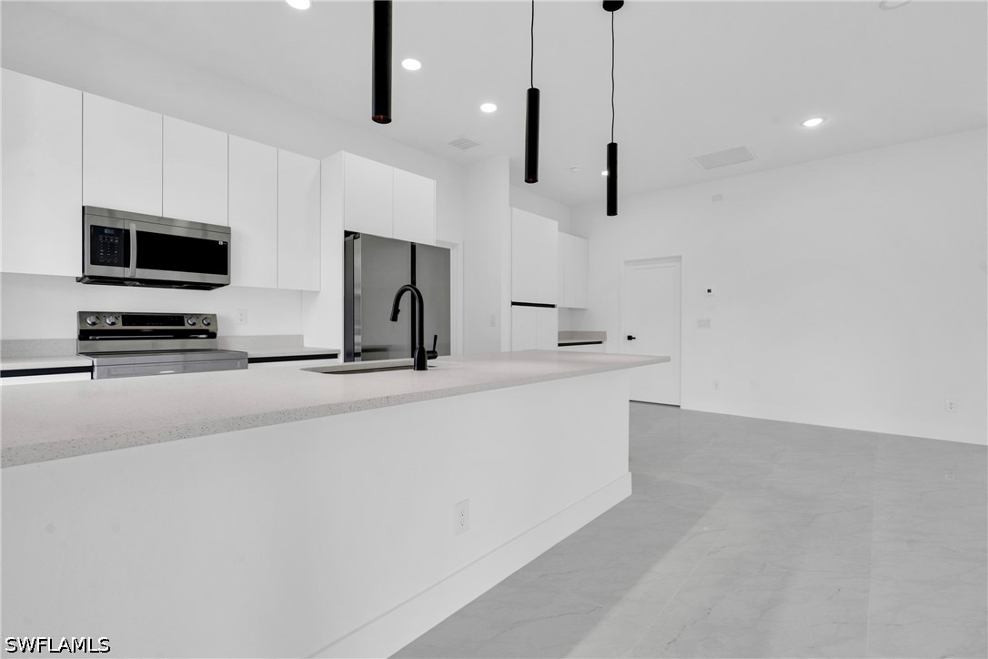 1128 Fontana St E Property Photo 6