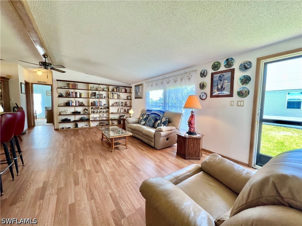 573 Cape Florida Ln Property Photo 6