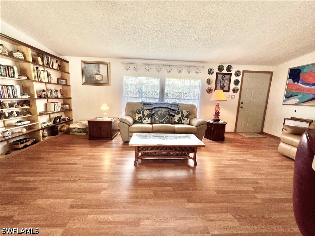 573 Cape Florida Ln Property Photo 10