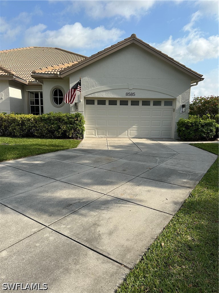 8564 Fairway Bend Property Photo 2