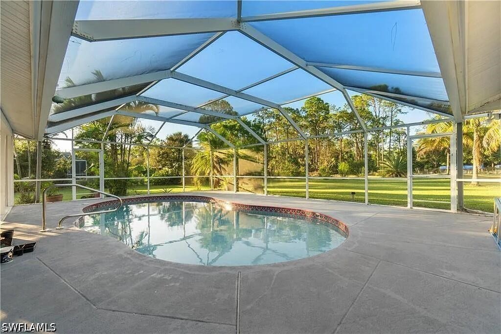 6011 Sea Grass Ln Property Photo 6