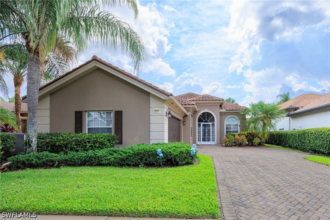 2271 Heydon Cir W Property Photo 6