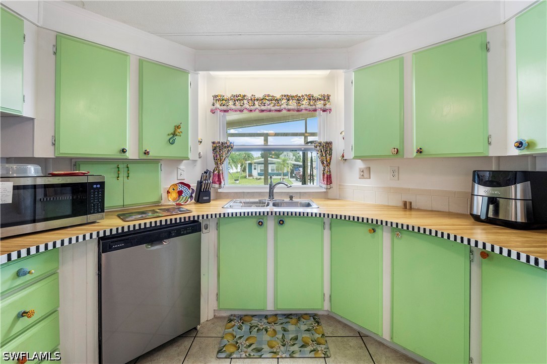 280 Grassy Key Ln Property Photo 5