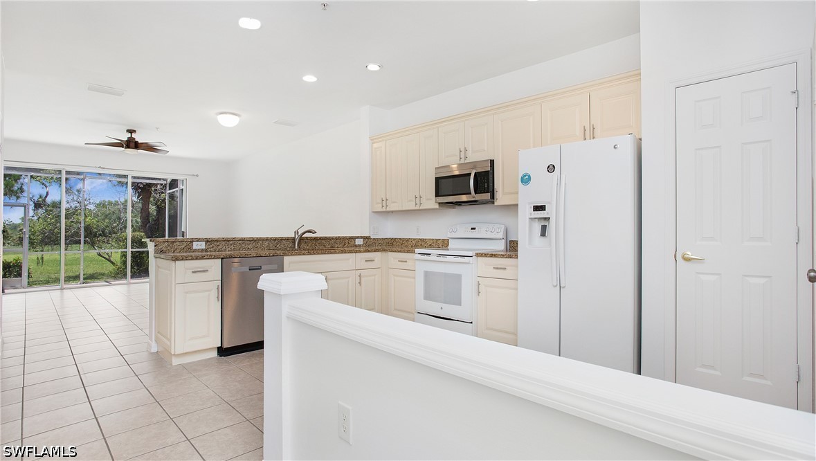 880 Hampton Cir Property Photo 3