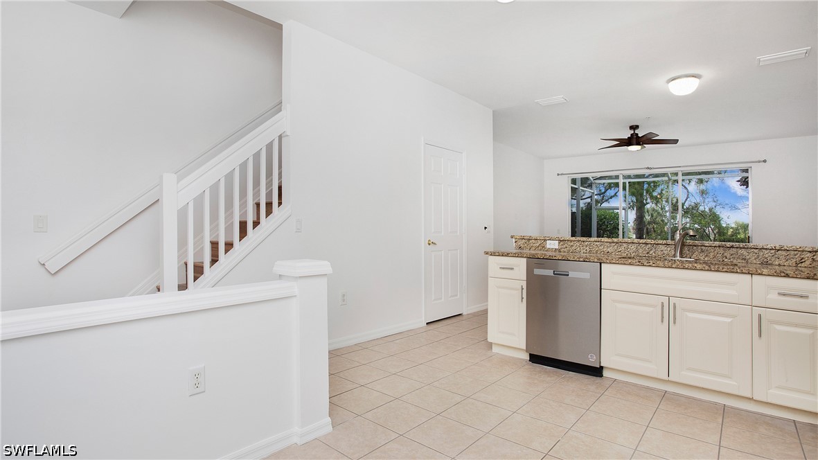 880 Hampton Cir Property Photo 4