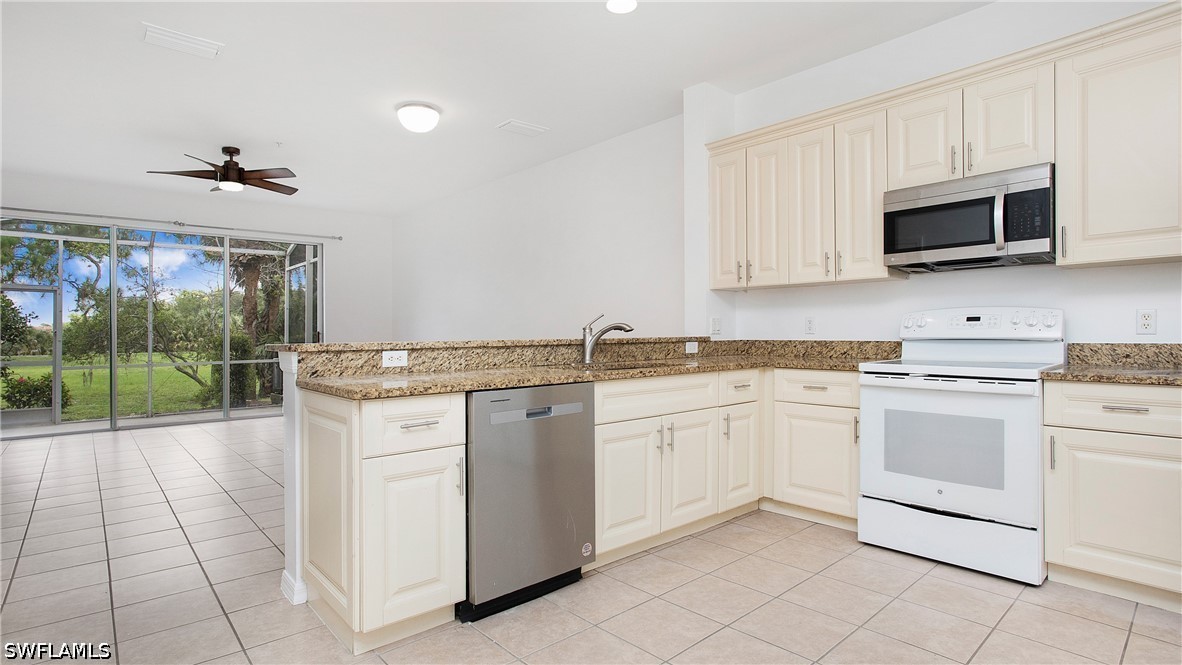 880 Hampton Cir Property Photo 7