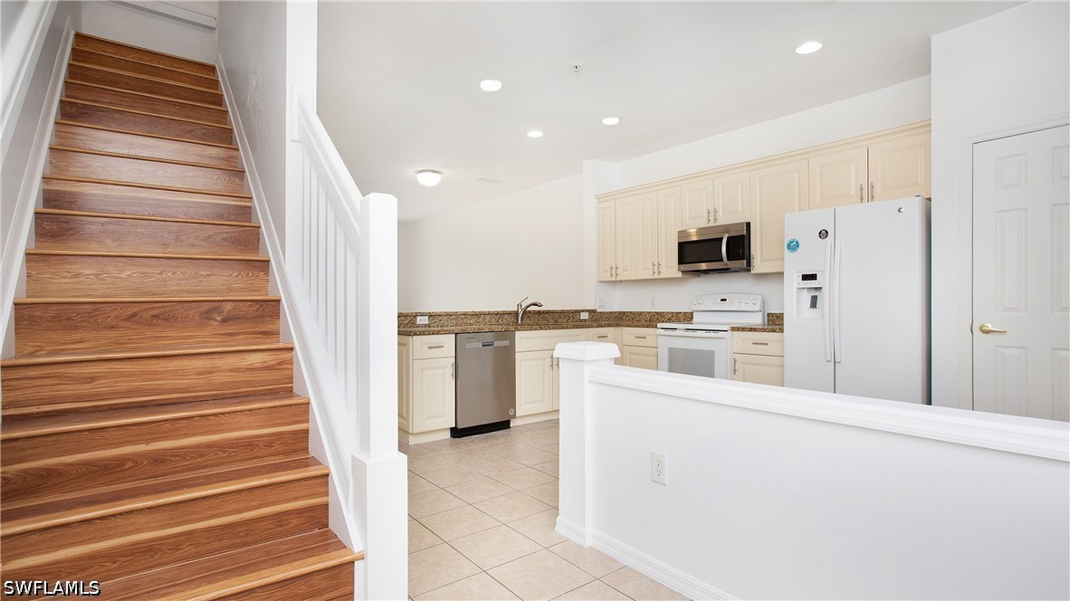 880 Hampton Cir Property Photo 18