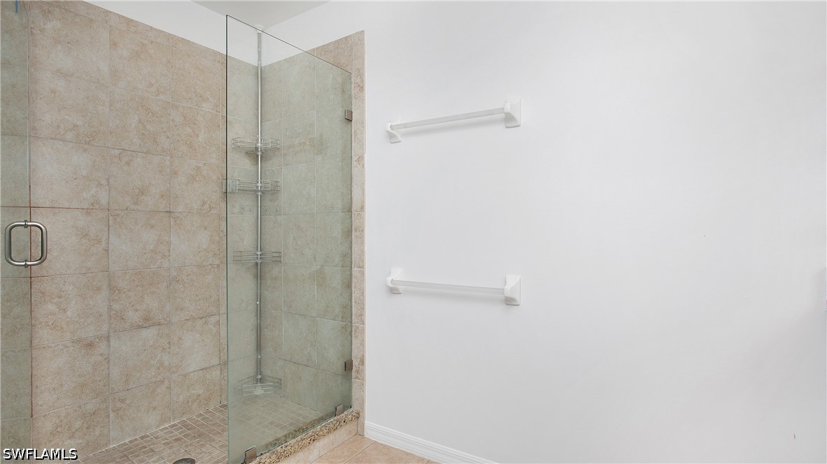 880 Hampton Cir Property Photo 24