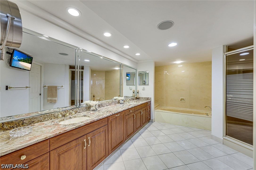 6001 Pelican Bay Blvd F Property Photo 17